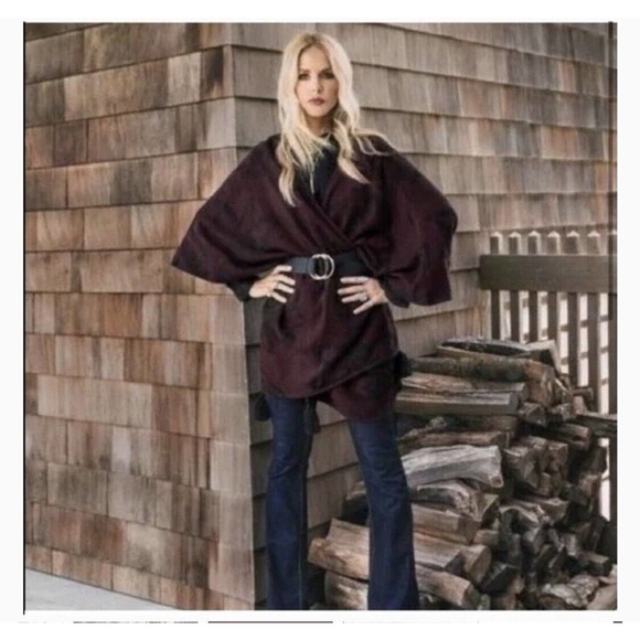 Cleobella Burgundy Sevigny Capelet Poncho Cape Wrap Tassels OSFM - Picture 4 of 13
